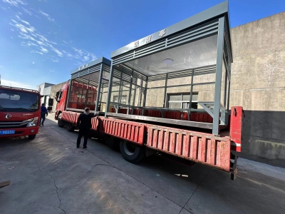 2臺吸煙亭發(fā)貨上海